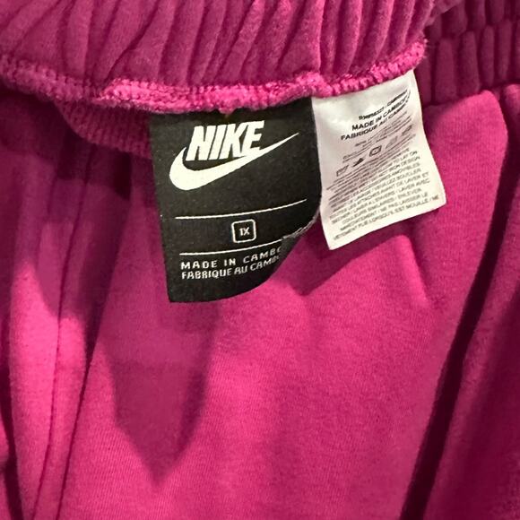 Nike Women’s Logo Swoosh Jogger Sweatpants - Picture 3 of 3